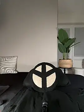 Lena Blom online show from 03-08-26, 07:39