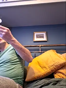 Snapshot of bibananaman chatting on 03-15-26, 11:44 bibananaman online show from 03-15-26, 11:44