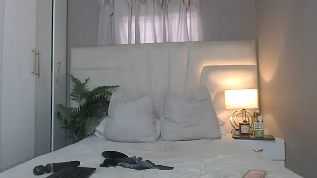 Snapshot of naughtyblackdolie chatting on 12-04-25, 05:28 naughtyblackdolie online show from 12-04-25, 05:28