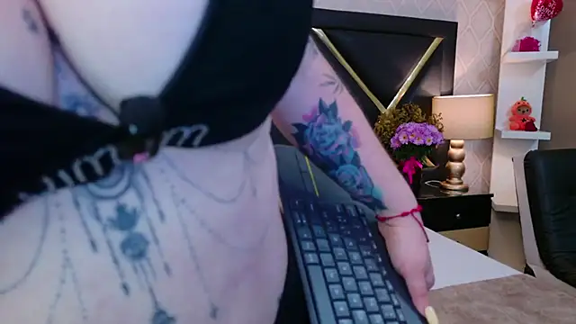 AmaraVelmet online show from 11-19-25, 01:33