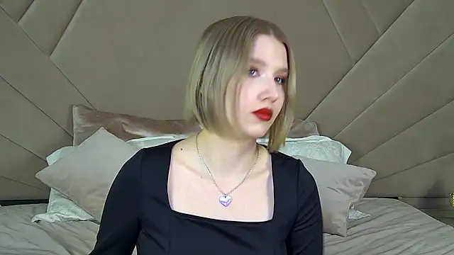 LiliLinn online show from 02-11-25, 08:37