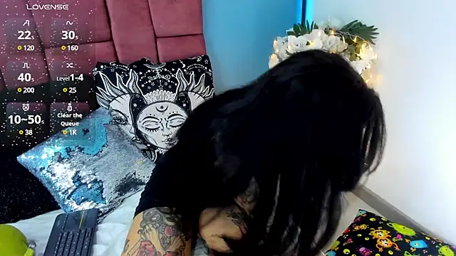 NinaInk online show from 02-10-25, 04:58