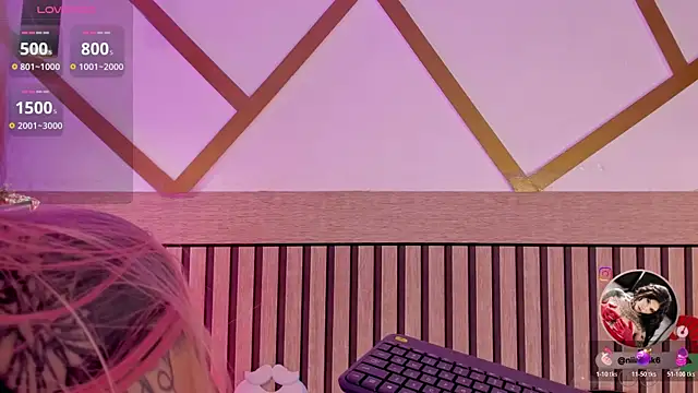 Snapshot of NinaInk chatting on 12-19-25, 01:18 NinaInk online show from 12-19-25, 01:18