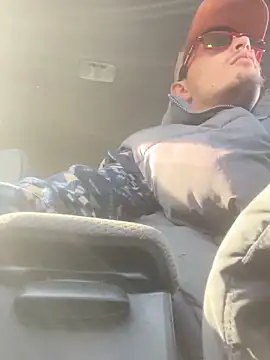 Snapshot of bigmerc chatting on 10-19-25, 03:01 bigmerc online show from 10-19-25, 03:01