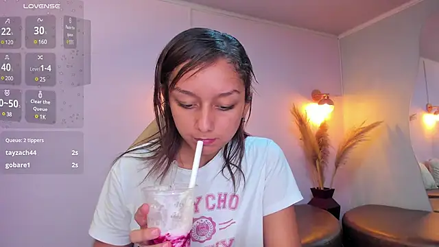 Snapshot of katy_sweet19 chatting on 01-28-25, 10:45 katy sweet19 online show from 01-28-25, 10:45