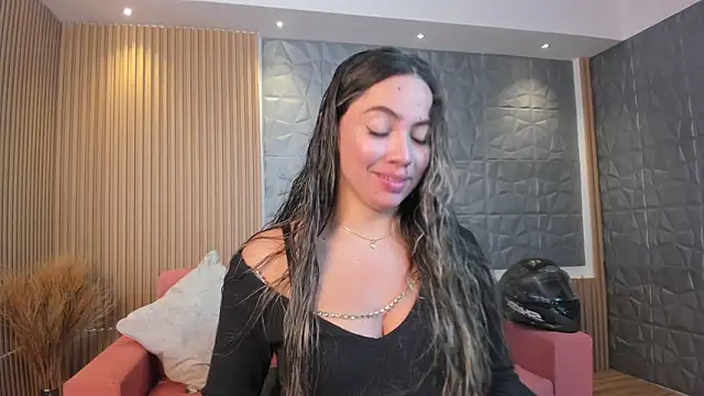 Snapshot of Alessia_Taylorr chatting on 03-07-25, 12:01 Alessia Taylorr online show from 03-07-25, 12:01