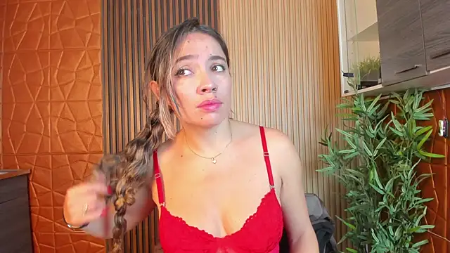 Snapshot of Alessia_Taylorr chatting on 03-14-25, 11:56 Alessia Taylorr online show from 03-14-25, 11:56