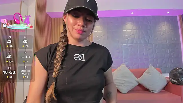 Snapshot of Alessia_Taylorr chatting on 03-18-25, 06:04 Alessia Taylorr online show from 03-18-25, 06:04