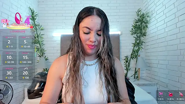 Snapshot of Alessia_Taylorr chatting on 03-19-25, 12:01 Alessia Taylorr online show from 03-19-25, 12:01