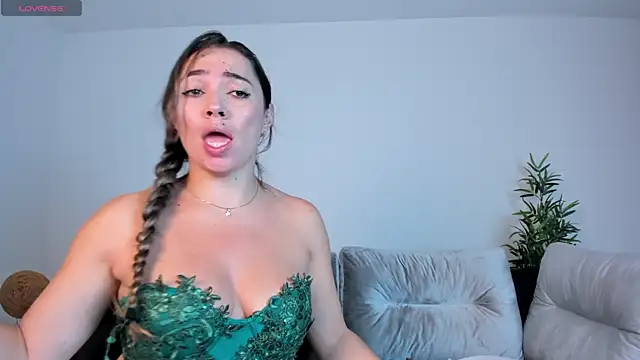 Snapshot of Alessia_Taylorr chatting on 03-21-25, 11:44 Alessia Taylorr online show from 03-21-25, 11:44