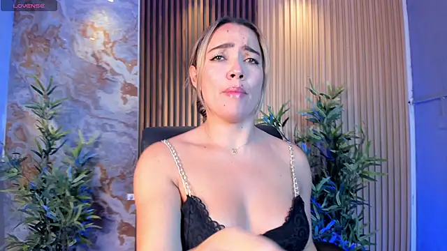 Snapshot of Alessia_Taylorr chatting on 09-30-25, 12:32 Alessia Taylorr online show from 09-30-25, 12:32