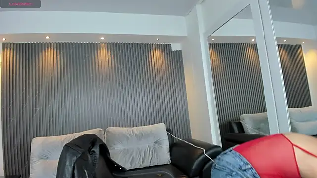 Snapshot of Alessia_Taylorr chatting on 10-01-25, 12:22 Alessia Taylorr online show from 10-01-25, 12:22