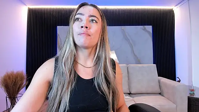 Snapshot of Alessia_Taylorr chatting on 10-06-25, 11:29 Alessia Taylorr online show from 10-06-25, 11:29