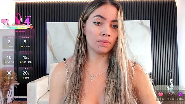 Snapshot of Alessia_Taylorr chatting on 10-28-25, 01:03 Alessia Taylorr online show from 10-28-25, 01:03