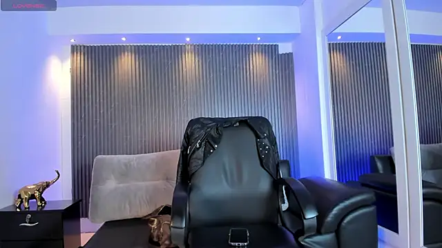 Snapshot of Alessia_Taylorr chatting on 12-18-25, 12:22 Alessia Taylorr online show from 12-18-25, 12:22