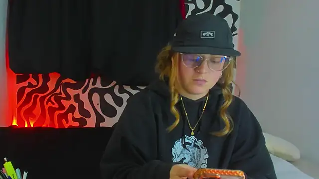 Snapshot of tekila__ chatting on 10-24-25, 10:39 tekila online show from 10-24-25, 10:39