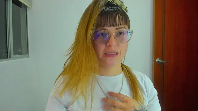 Snapshot of tekila__ chatting on 11-28-25, 12:24 tekila online show from 11-28-25, 12:24