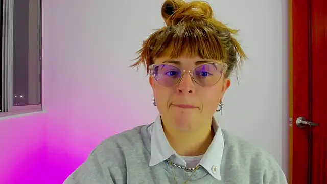 Snapshot of tekila__ chatting on 11-30-25, 01:09 tekila online show from 11-30-25, 01:09