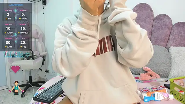 Snapshot of Valeria_Fitness chatting on 02-24-25, 12:05 Valeria Fitness online show from 02-24-25, 12:05