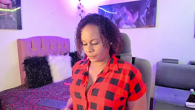 Snapshot of Camille_rose_ chatting on 12-11-24, 11:10 Camille rose online show from 12-11-24, 11:10