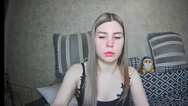 ElllaNuar online show from 03-17-25, 01:35