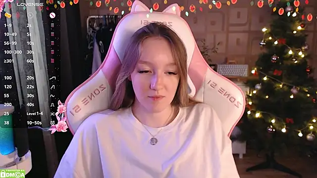 Snapshot of MoonlishSiren chatting on 12-23-24, 09:05 MoonlishSiren online show from 12-23-24, 09:05