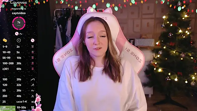 Snapshot of MoonlishSiren chatting on 12-25-24, 09:43 MoonlishSiren online show from 12-25-24, 09:43