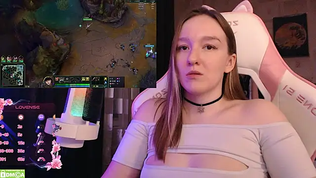 Snapshot of MoonlishSiren chatting on 02-12-25, 08:40 MoonlishSiren online show from 02-12-25, 08:40