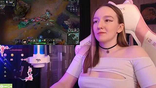 Snapshot of MoonlishSiren chatting on 02-15-25, 08:11 MoonlishSiren online show from 02-15-25, 08:11