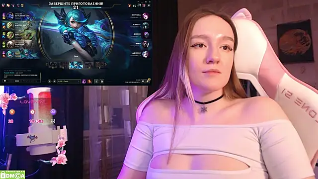 Snapshot of MoonlishSiren chatting on 02-16-25, 01:25 MoonlishSiren online show from 02-16-25, 01:25