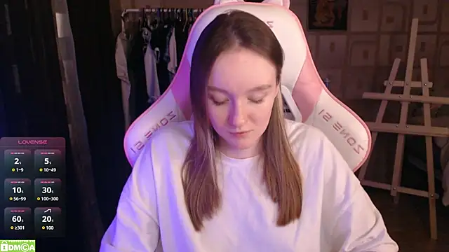 Snapshot of MoonlishSiren chatting on 03-15-25, 07:16 MoonlishSiren online show from 03-15-25, 07:16