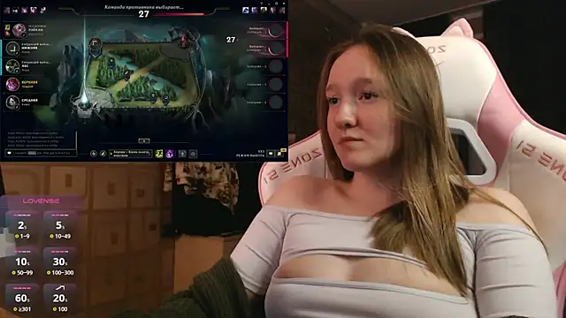 Snapshot of MoonlishSiren chatting on 09-28-25, 08:03 MoonlishSiren online show from 09-28-25, 08:03