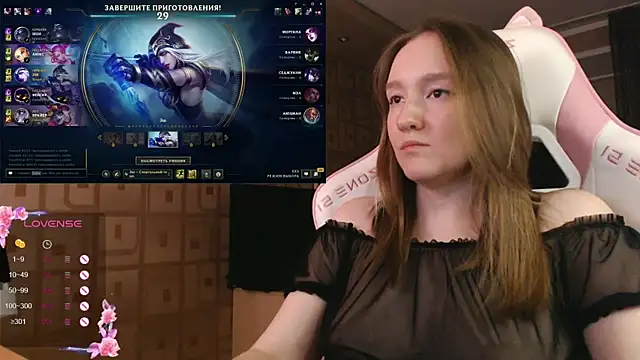 Snapshot of MoonlishSiren chatting on 10-07-25, 09:23 MoonlishSiren online show from 10-07-25, 09:23