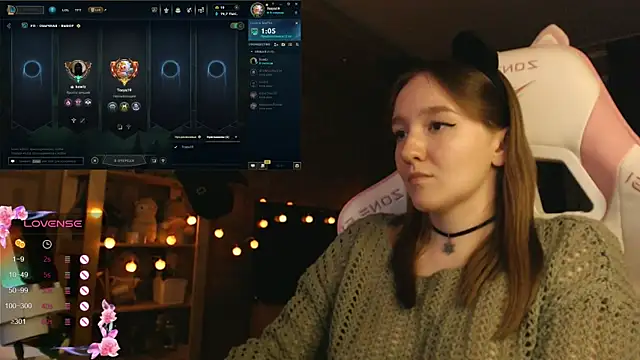 Snapshot of MoonlishSiren chatting on 10-29-25, 08:43 MoonlishSiren online show from 10-29-25, 08:43