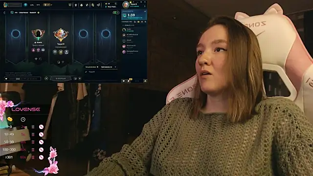 Snapshot of MoonlishSiren chatting on 12-15-25, 05:06 MoonlishSiren online show from 12-15-25, 05:06