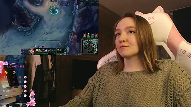 Snapshot of MoonlishSiren chatting on 12-17-25, 06:14 MoonlishSiren online show from 12-17-25, 06:14