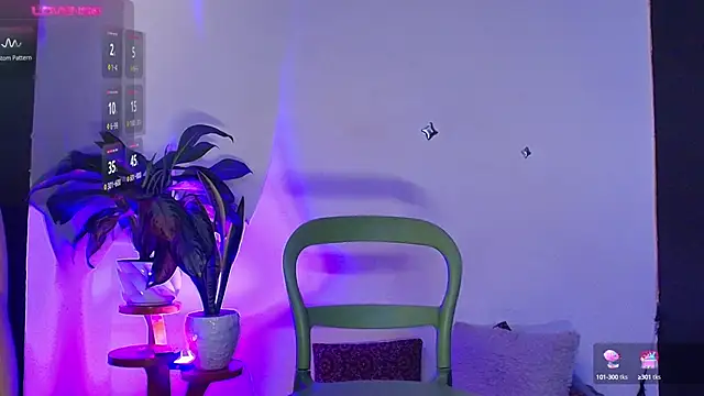 Snapshot of ValenGray chatting on 02-19-25, 12:00 ValenGray online show from 02-19-25, 12:00