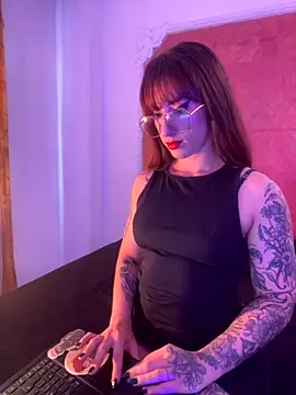 Snapshot of ValenGray chatting on 09-26-25, 12:42 ValenGray online show from 09-26-25, 12:42