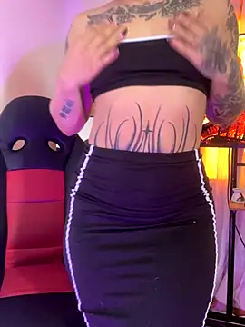 Snapshot of ValenGray chatting on 10-24-25, 12:45 ValenGray online show from 10-24-25, 12:45