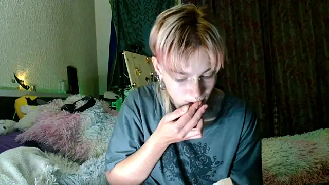 Sophie Bell online show from 05-15-26, 07:43
