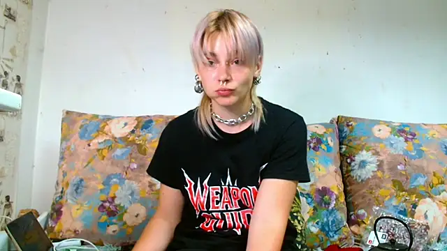 Snapshot of Sophie_Bell chatting on 06-26-26, 06:56 Sophie Bell online show from 06-26-26, 06:56