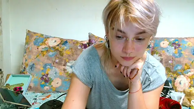 Snapshot of Sophie_Bell chatting on 07-02-26, 07:31 Sophie Bell online show from 07-02-26, 07:31