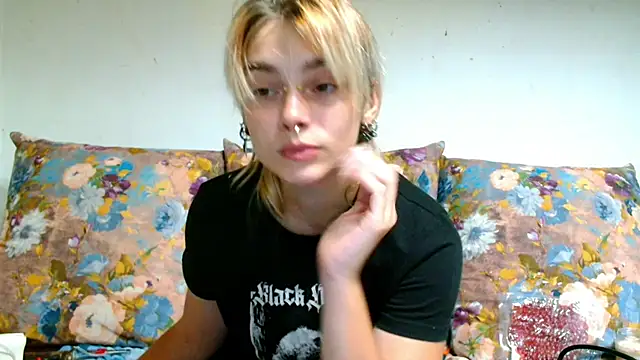 Snapshot of Sophie_Bell chatting on 08-04-26, 08:55 Sophie Bell online show from 08-04-26, 08:55