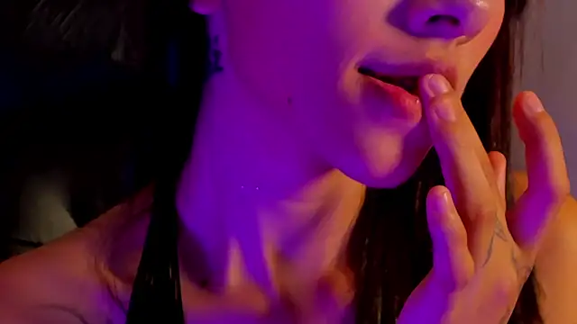 Snapshot of MelodyBliss chatting on 11-05-25, 04:56 MelodyBliss online show from 11-05-25, 04:56