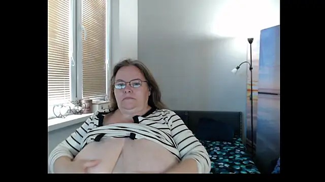 Snapshot of Sweetboobs chatting on 06-07-26, 05:00 Sweetboobs online show from 06-07-26, 05:00