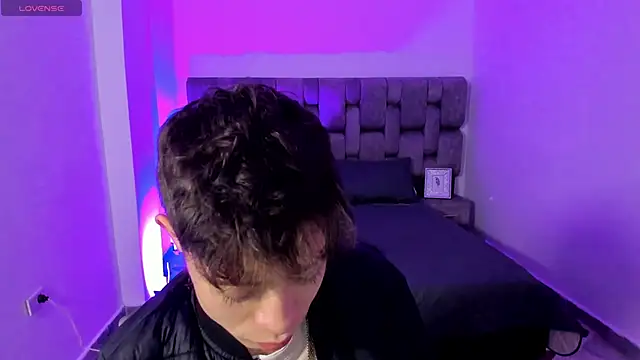 Snapshot of MarcusCollinss_ chatting on 12-18-24, 12:07 MarcusCollinss online show from 12-18-24, 12:07