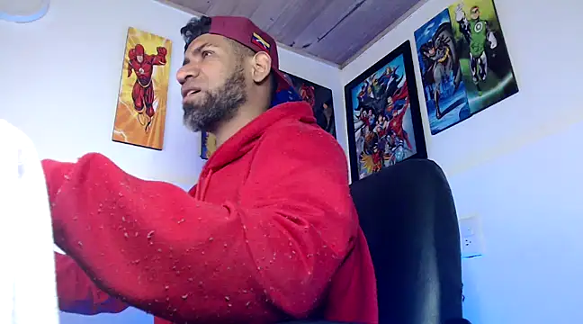 Snapshot of Enriblack92 chatting on 12-10-24, 06:28 Enriblack92 online show from 12-10-24, 06:28