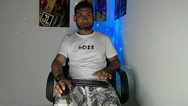 Snapshot of Enriblack92 chatting on 12-21-24, 01:15 Enriblack92 online show from 12-21-24, 01:15