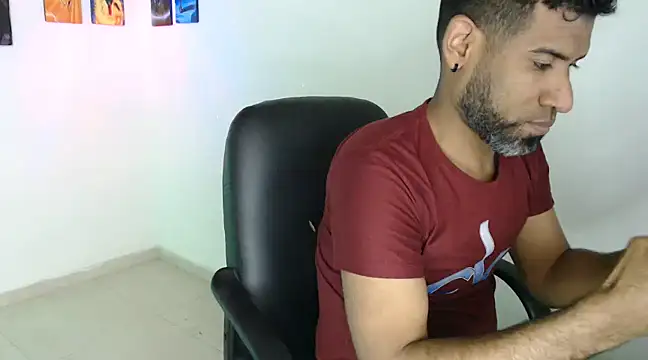 Snapshot of Enriblack92 chatting on 12-23-24, 10:44 Enriblack92 online show from 12-23-24, 10:44