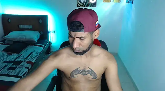 Snapshot of Enriblack92 chatting on 12-27-24, 06:53 Enriblack92 online show from 12-27-24, 06:53